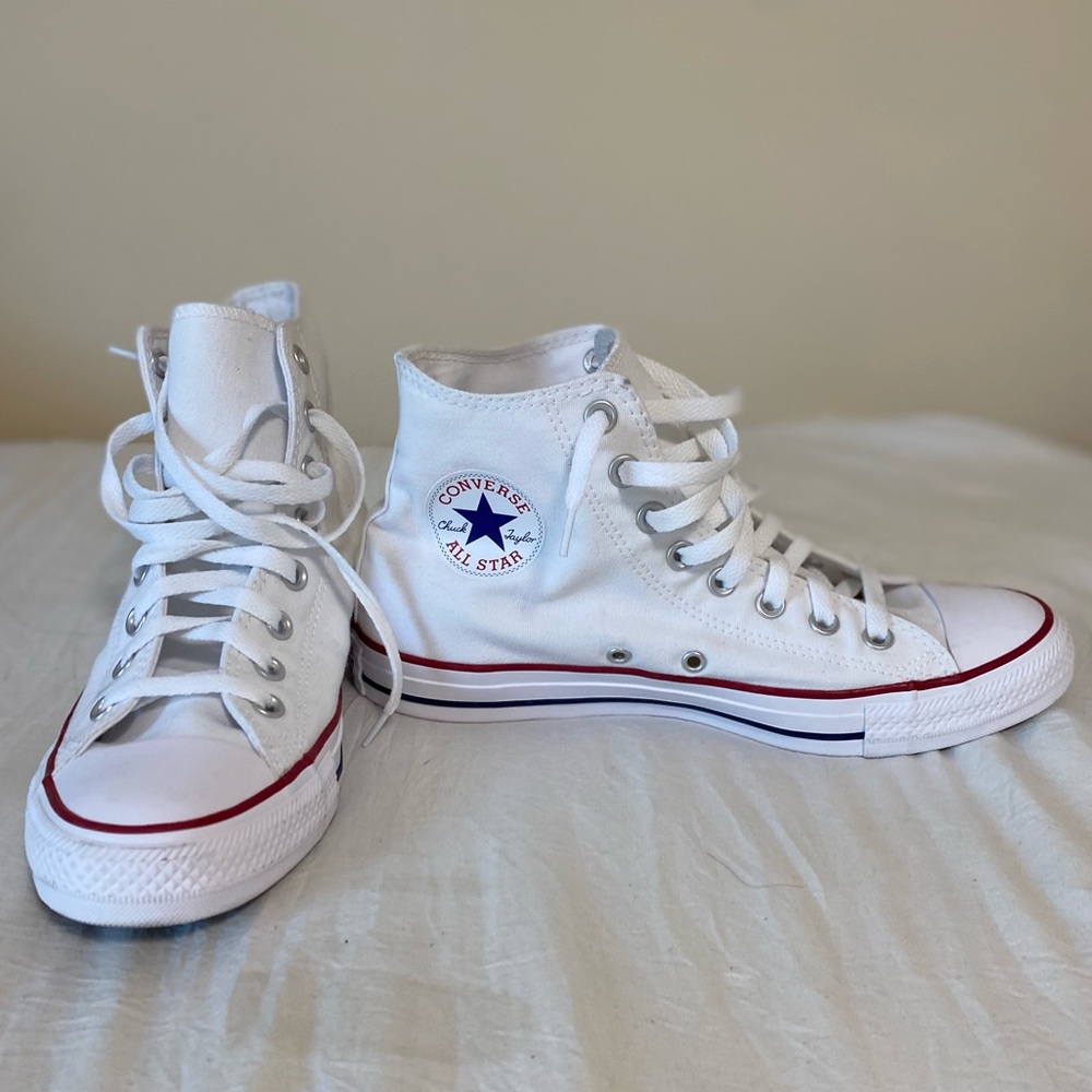 Chuck Taylor All Star Classic Converse  Unisex High Top Shoe